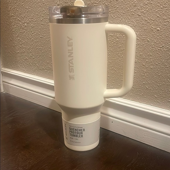 Stanley flip top Quencher Protour Tumbler 40oz - Picture 1 of 3
